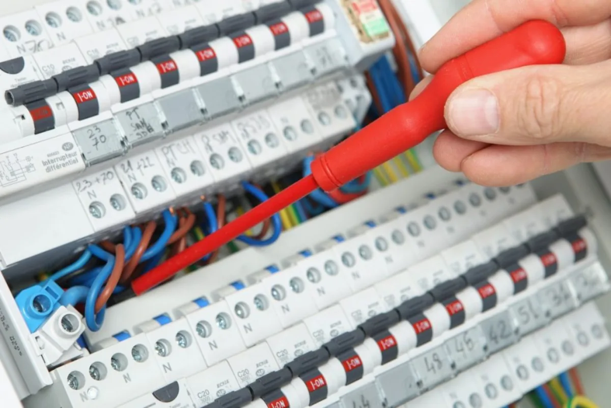 Tarifs dépannage électrique à